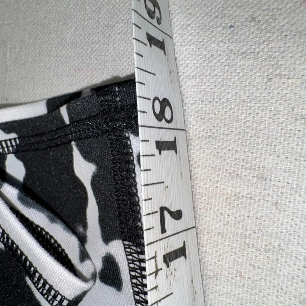 Alo Yoga Cropped Leggings Women Medium Black White Abstract Cow Print Capri Yoga